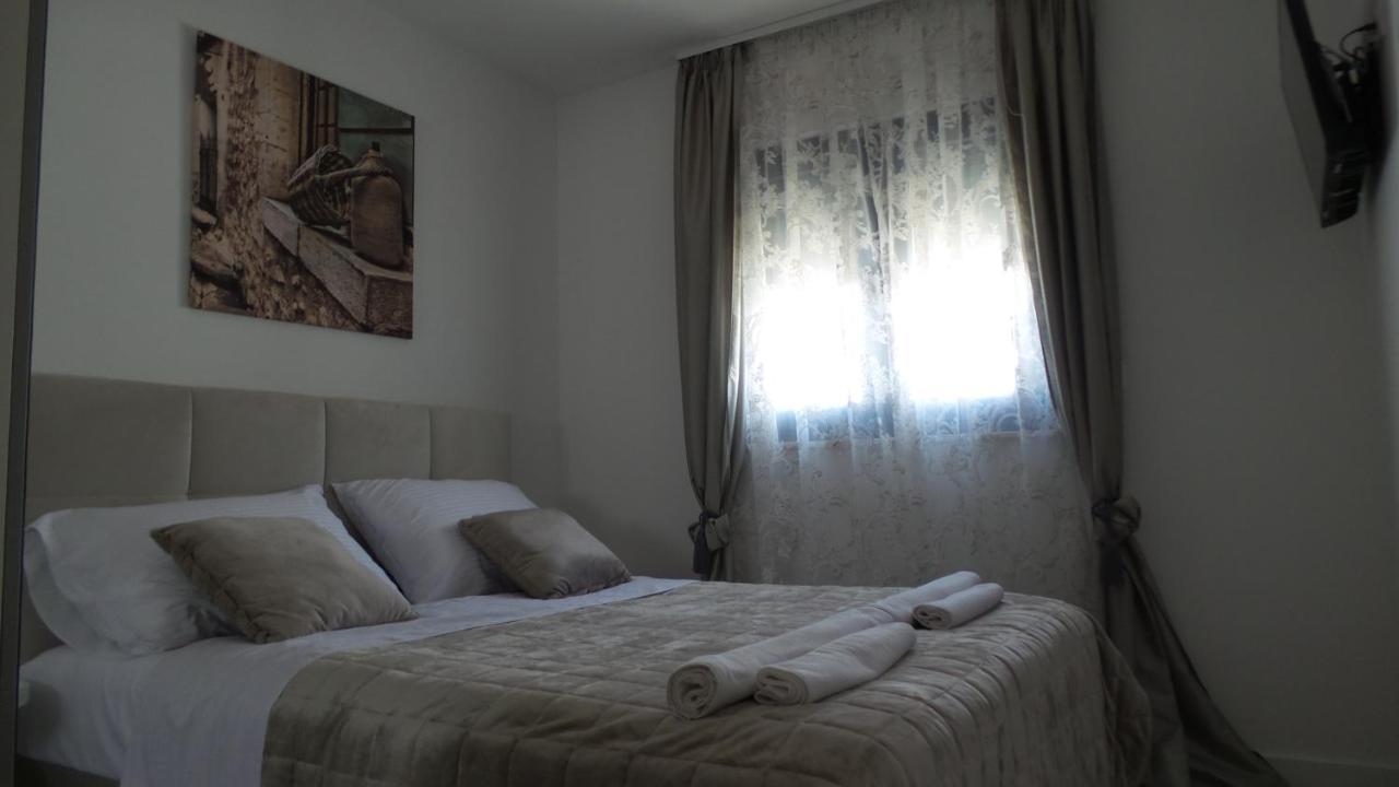 Apartments L-A-M Podstrana Luaran gambar