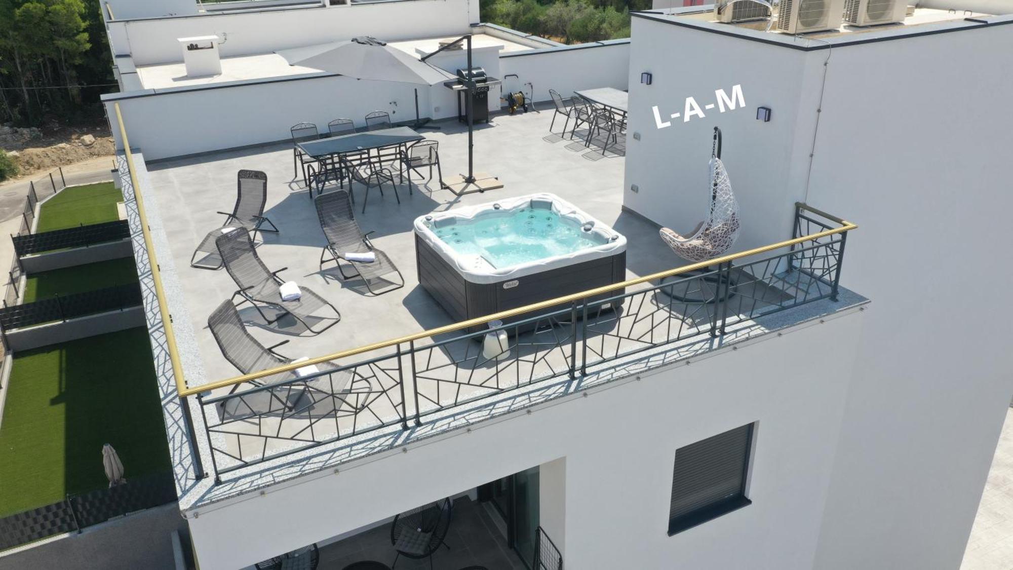 Apartments L-A-M Podstrana Luaran gambar